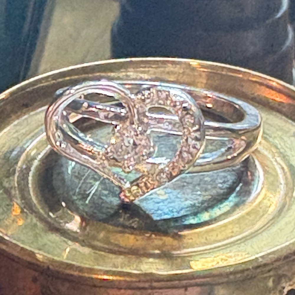 Avon Silver Heart Ring Fluttering Fancy with Sparkling Accents size 10 NIB